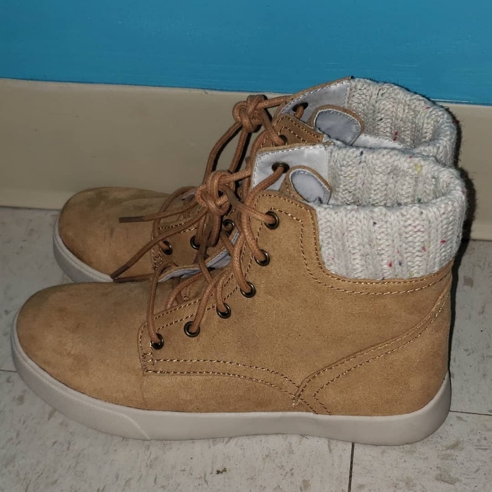 Under8ed Boots